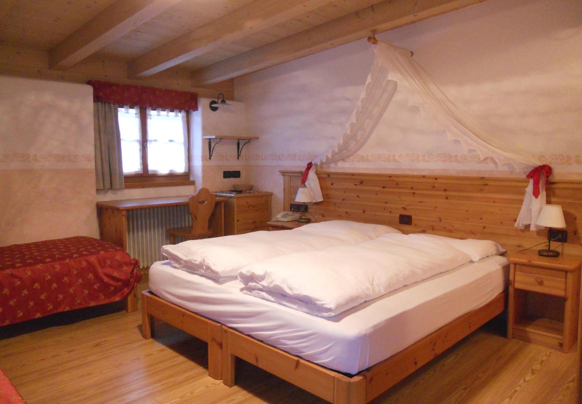 Hotel Garni Salvanel カヴァレーゼ エクステリア 写真