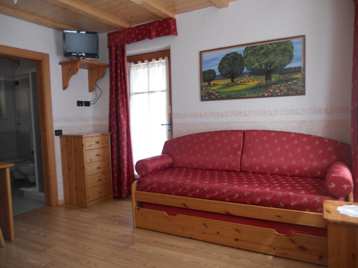 Hotel Garni Salvanel カヴァレーゼ エクステリア 写真