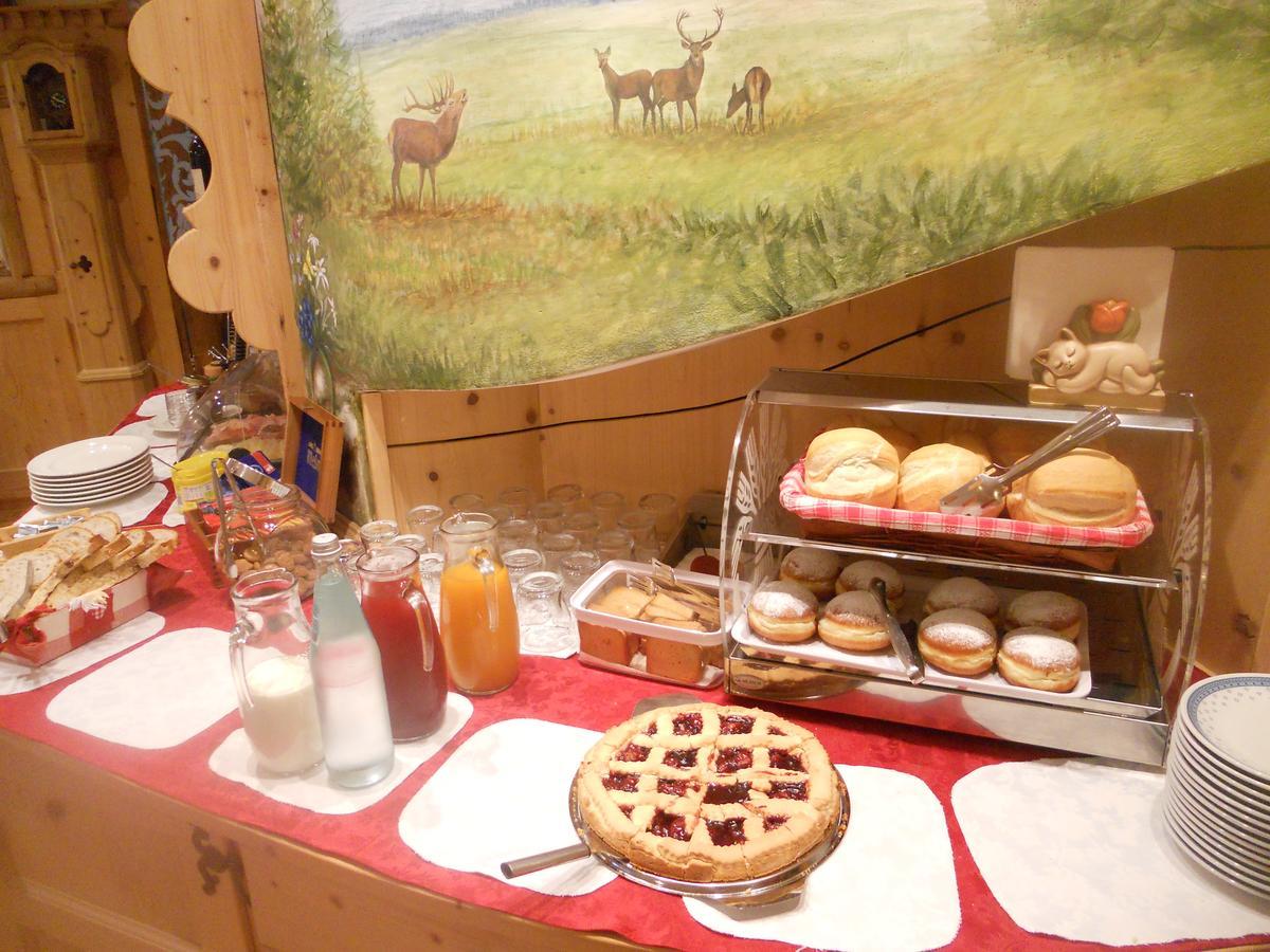 Hotel Garni Salvanel カヴァレーゼ エクステリア 写真