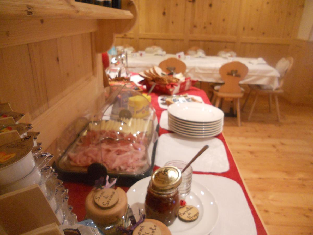Hotel Garni Salvanel カヴァレーゼ エクステリア 写真